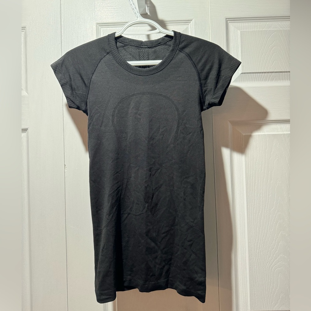Lululemon Swiftly Tech T-Shirt, black, size 2.